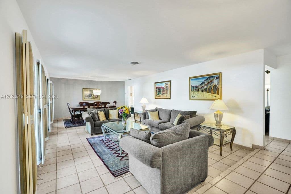3+1 Müstakil ev — 8521 SW 86th Ct