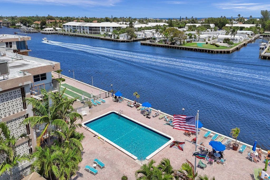 2+1 Condo — 2000 S FEDERAL Highway #307