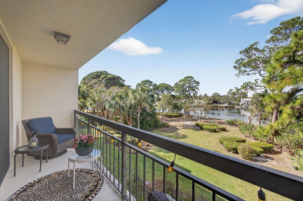 2-bedroom Condo — 1901 MARINA ISLE Way #304