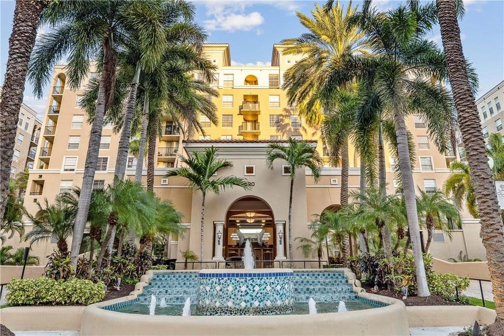 2+1 Condo — 520 SE 5th Avenue #2404