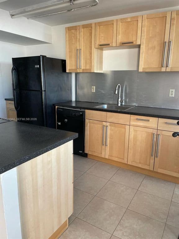 3-bedroom Condo — 18021 Biscayne Blvd APT 1701