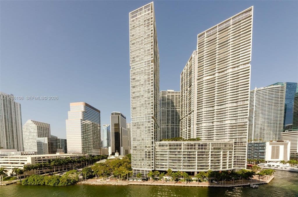 2+1 Condo — 495 Brickell Ave APT 3504