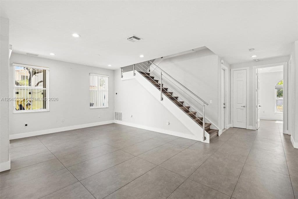 4-bedroom Single-Family Home — 1549 Shoreline Way