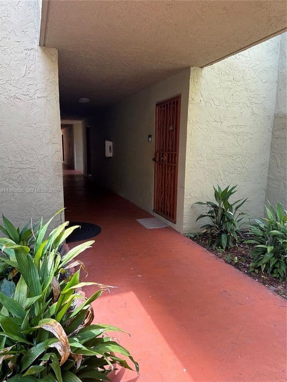 1-bedroom Condo — 9350 W Flagler St APT 105A