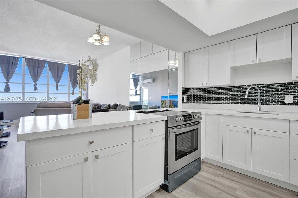 1+1 Condo — 1351 NE Miami Gardens Dr APT 1703E