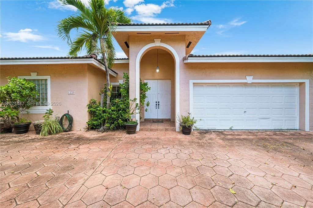 5-bedroom Single-Family Home — 1220 SW 139th Ave