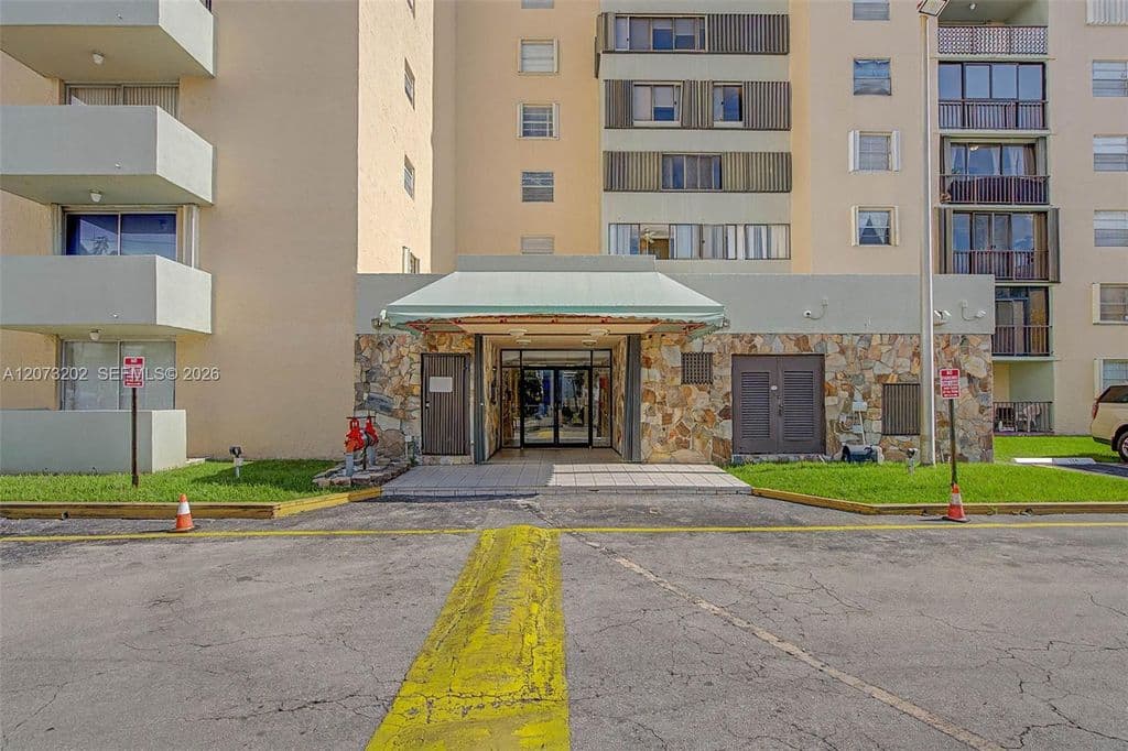 2+1 Condo — 5055 NW 7th St APT 112