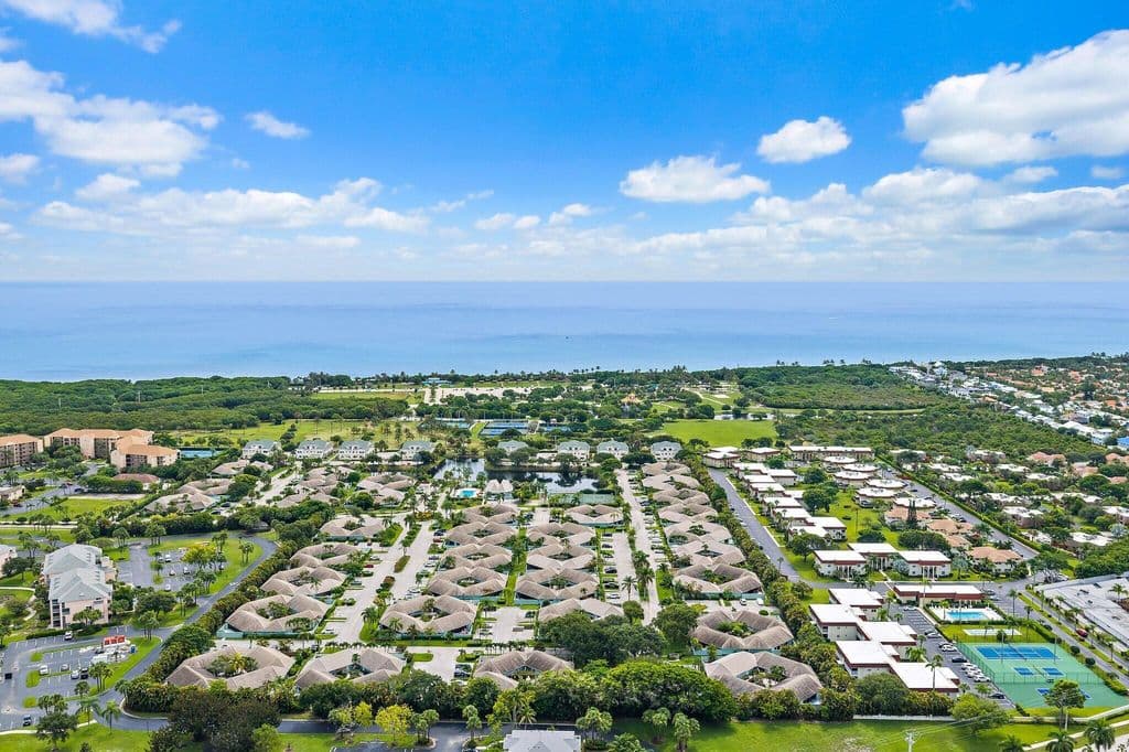 3-bedroom Property — 1127 E Seminole Avenue #24b