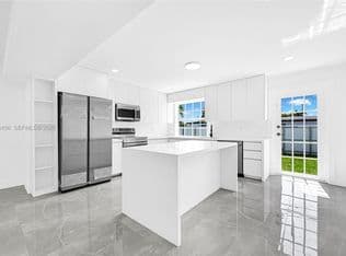 5+1 Müstakil ev — 4040 SW 108th Ave, Miami, 33165