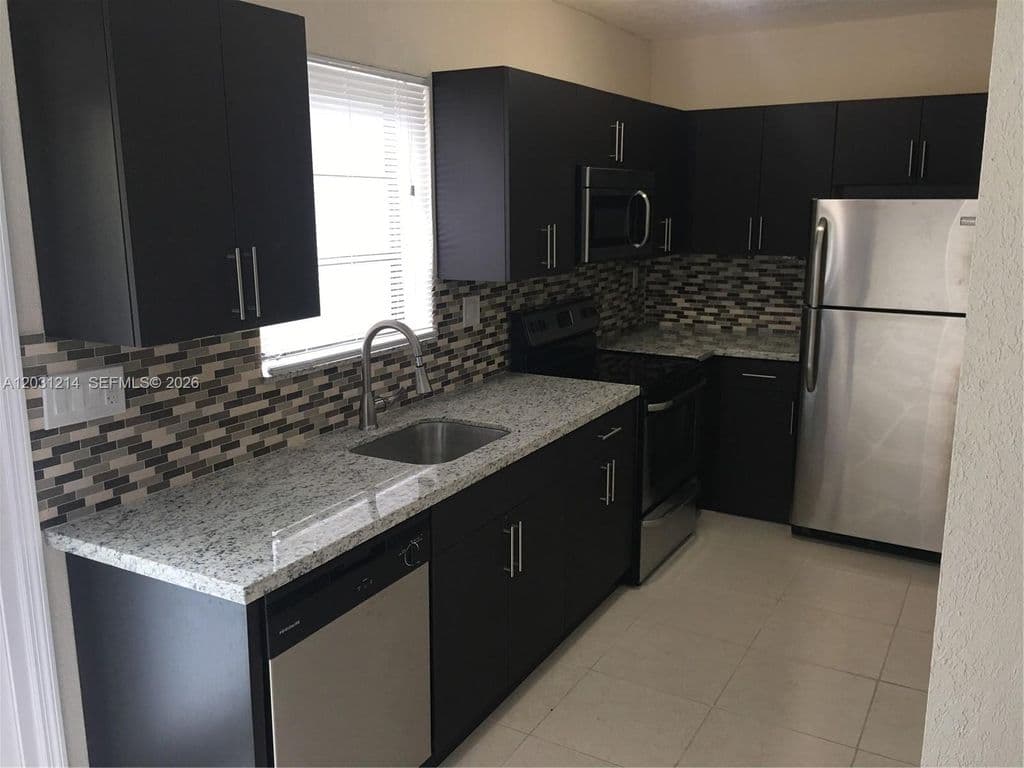 4-bedroom Single-Family Home — 1594 NE 155th Ter
