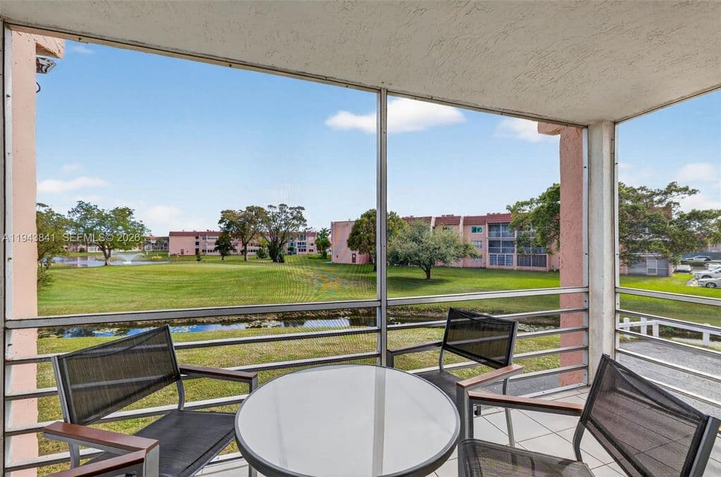 2-bedroom Condo — 9481 Sunrise Lakes Blvd APT 210