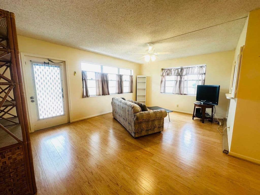 1-bedroom Condo — 269 Farnham L