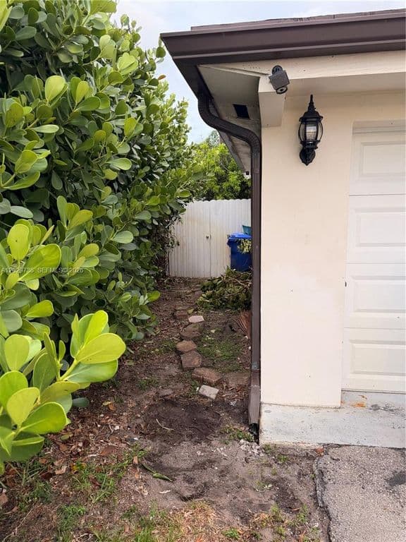 4+1 Müstakil ev — 661 SW 67th Ave