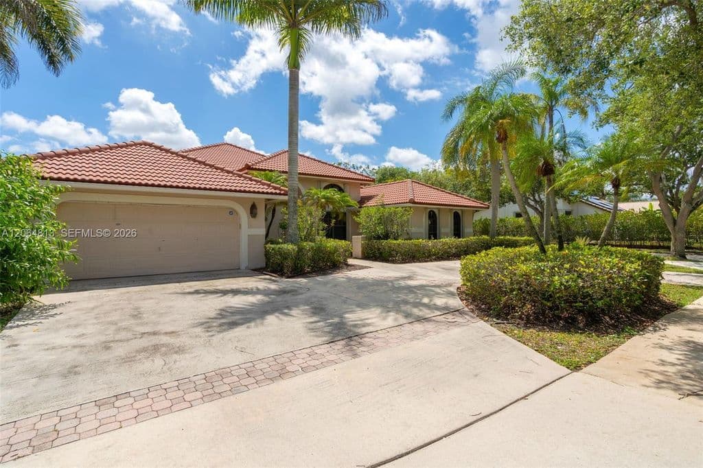 5-bedroom Single-Family Home — 1051 Deerpath Ct