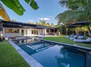 3+1 Müstakil ev — 10618 NE 11th Ct, Miami Shores, 33138