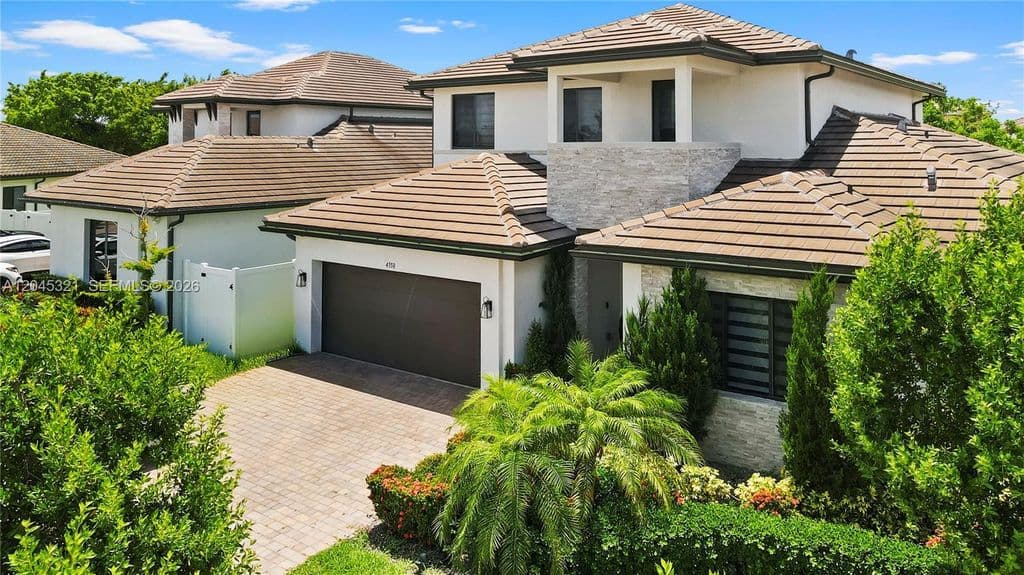 4-bedroom Single-Family Home — 4550 SW 178th Ave