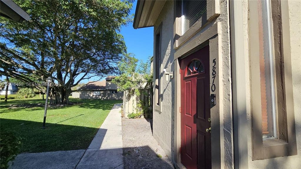 3-bedroom Condo — 5870 NW 21st St #45