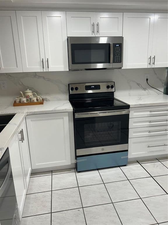 2-bedroom Property — 12242 SW 16th Ter #102-L