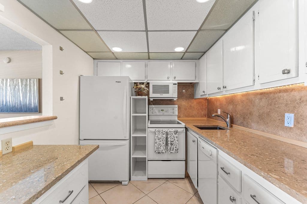 1-bedroom Condo — 1017 Harwood C