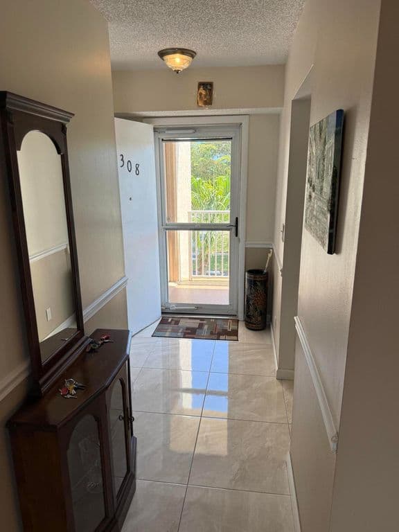 2+1 Condo — 1024 SE 5th Avenue #308