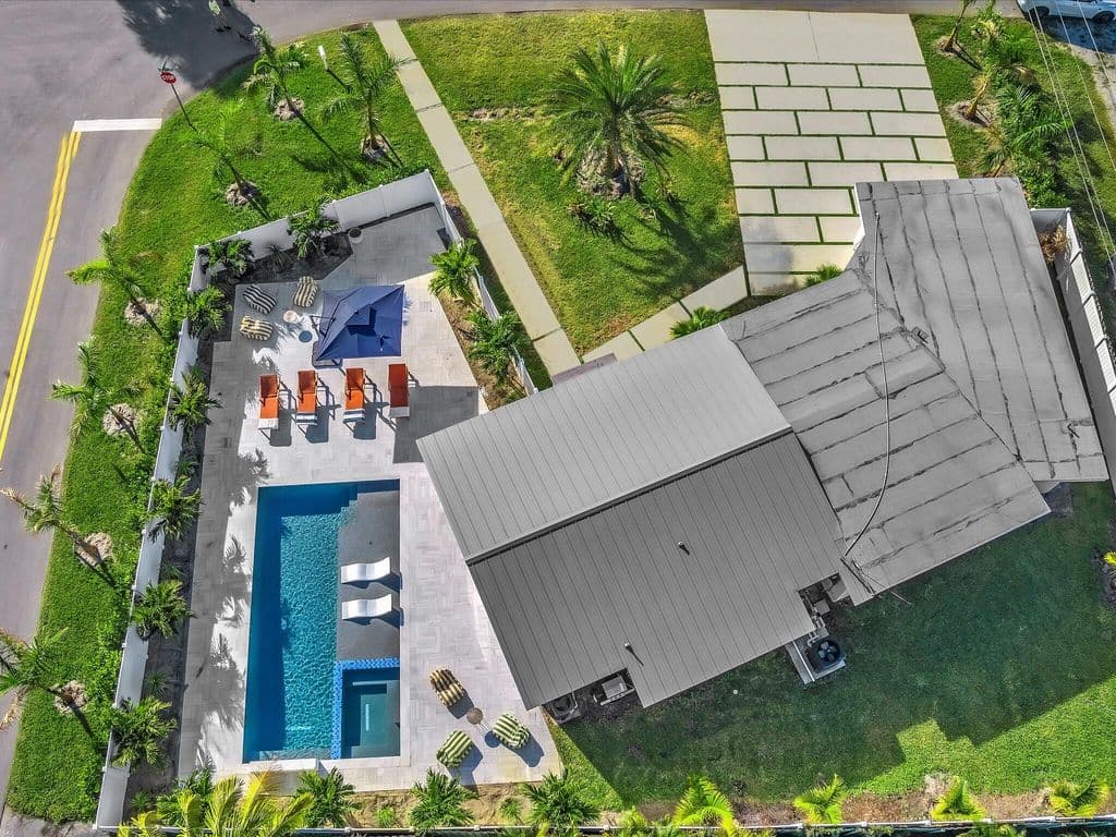 4+1 Müstakil ev — 209 NE 27th Drive
