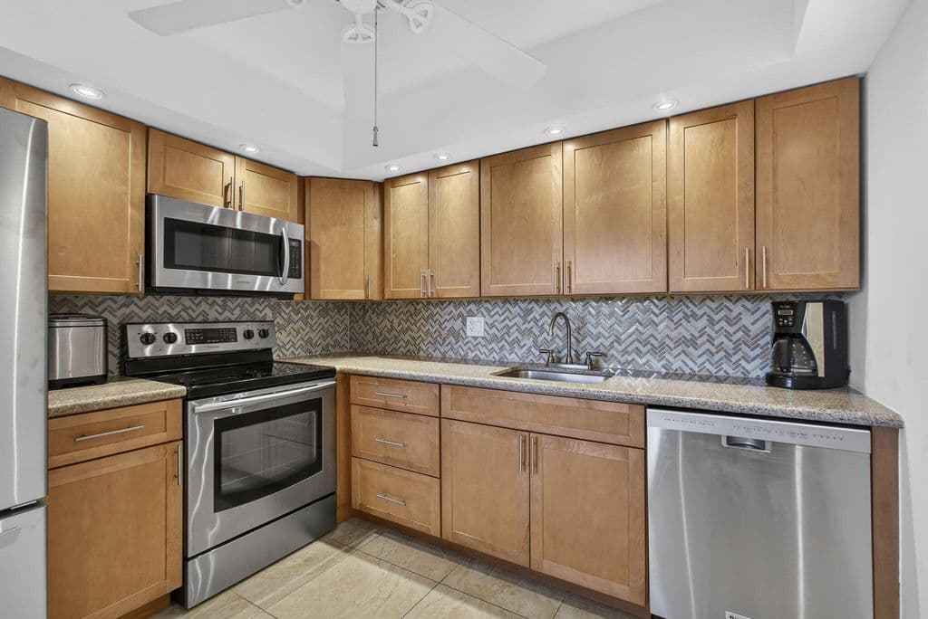 2+1 Condo — 361 Wellington J