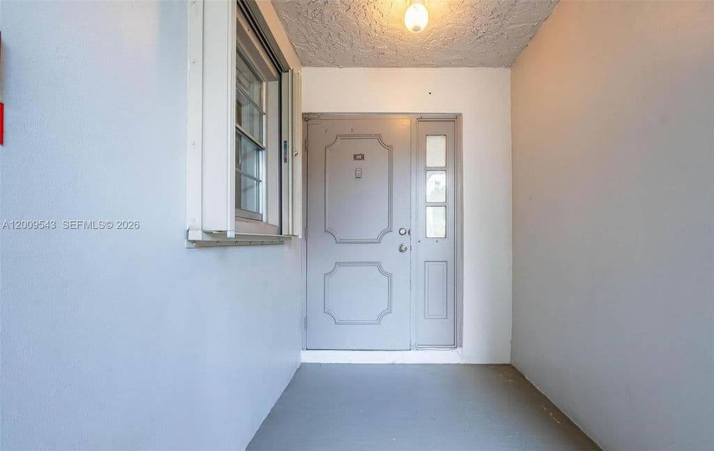 3-bedroom Condo — 9340 Lagoon Pl APT 110