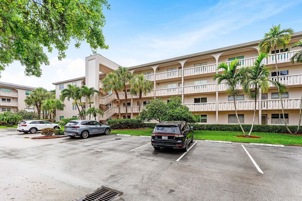 2-bedroom Condo — 3301 Aruba Way #C1
