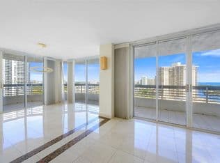 2+1 Condo — 19101 NE 36th Ct APT 2006, Aventura, 33180