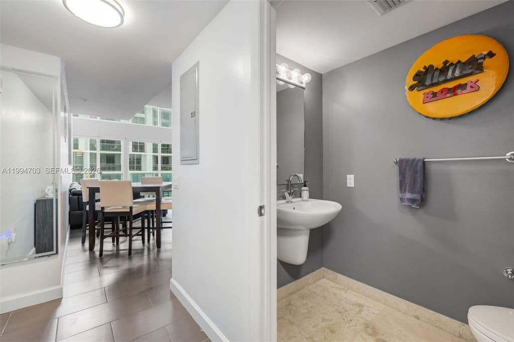 1-bedroom Condo — 41 SE 5th St APT 1306