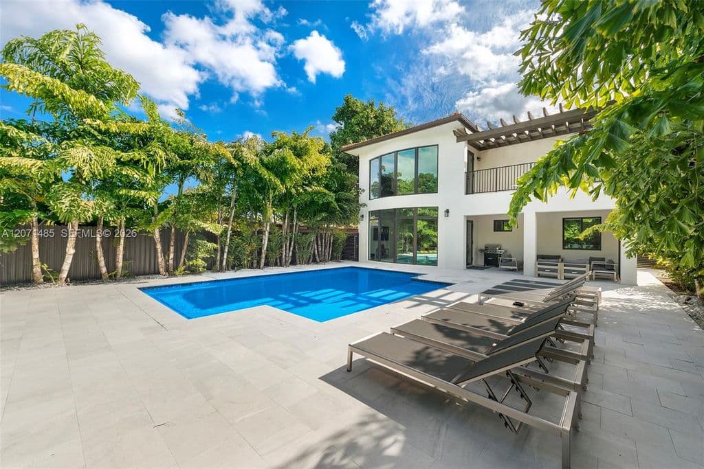 5+1 Müstakil ev — 6529 SW 30th St