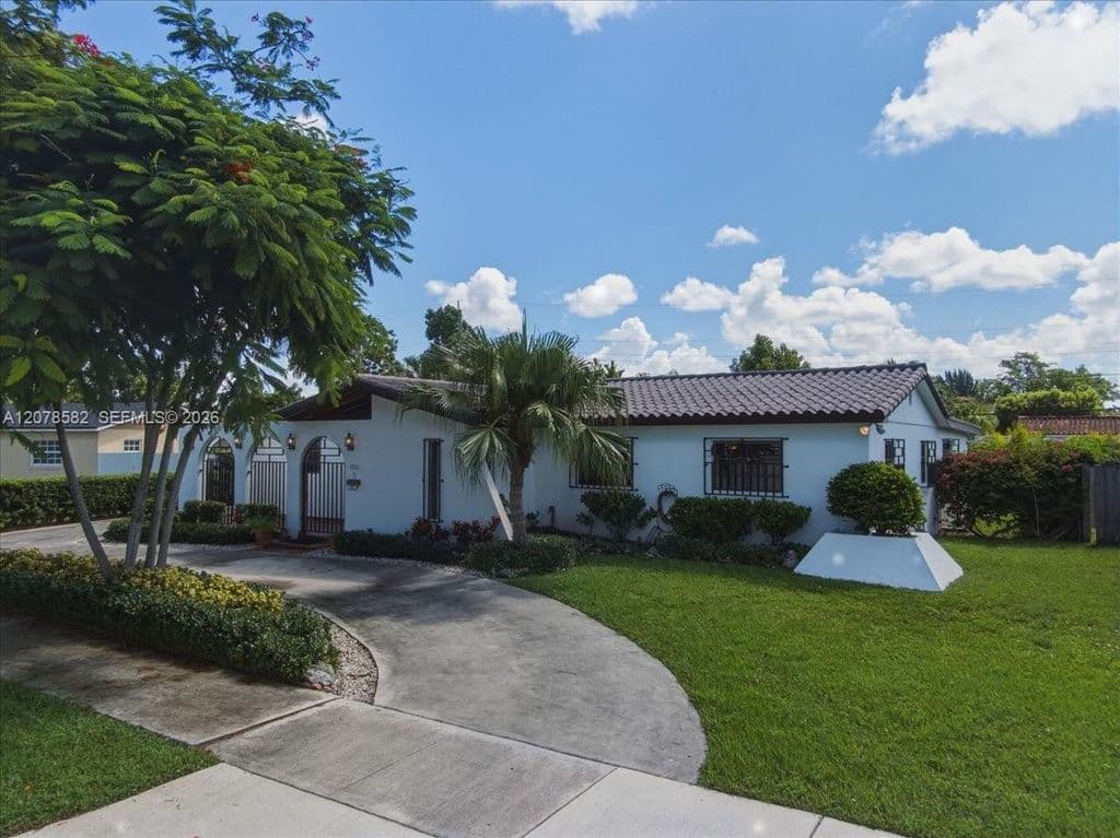 4-bedroom Single-Family Home — 3625 SW 122nd Pl
