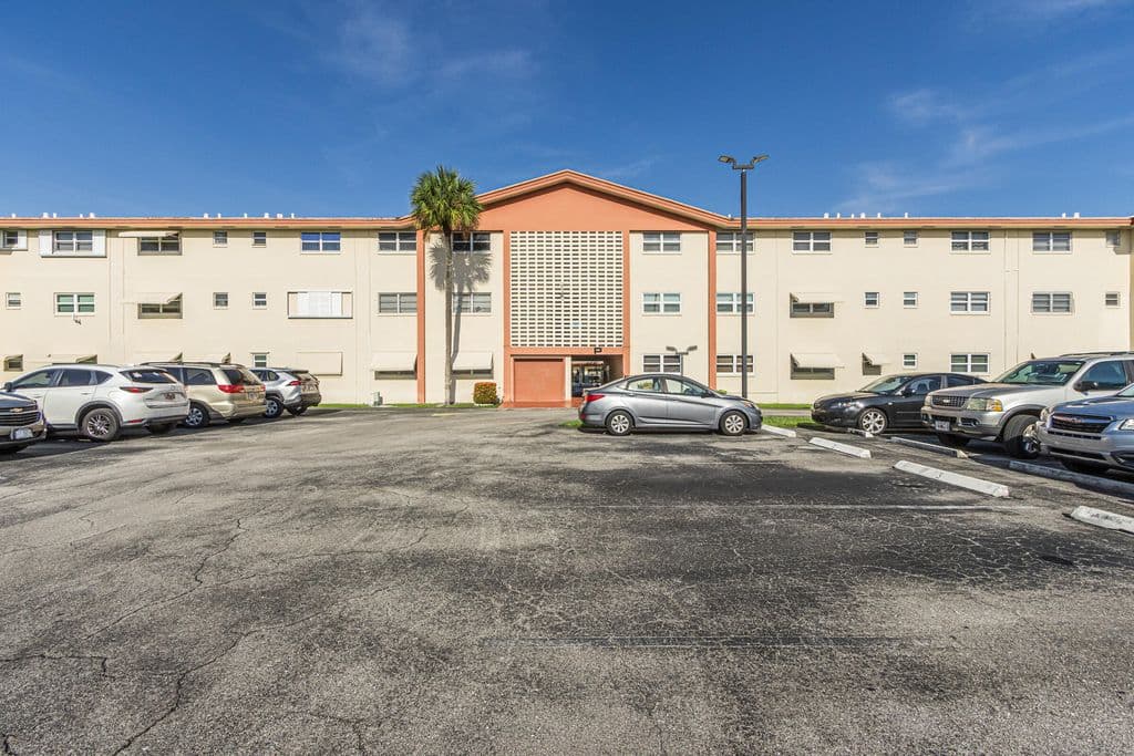 2+1 Condo — 5300 Washington Street #P131