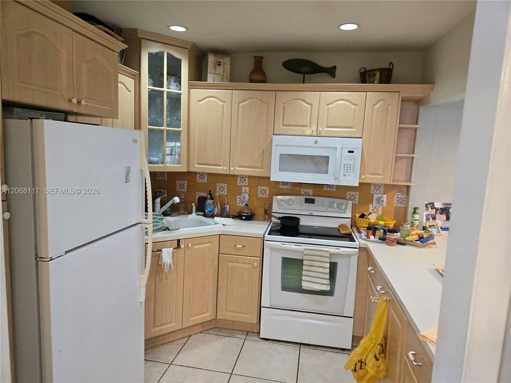 3+1 Müstakil ev — 6858 SW 39th St