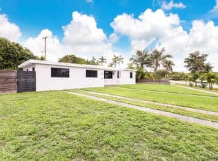 4-bedroom Single-Family Home — 11431 SW 40th Ter, Miami, 33165