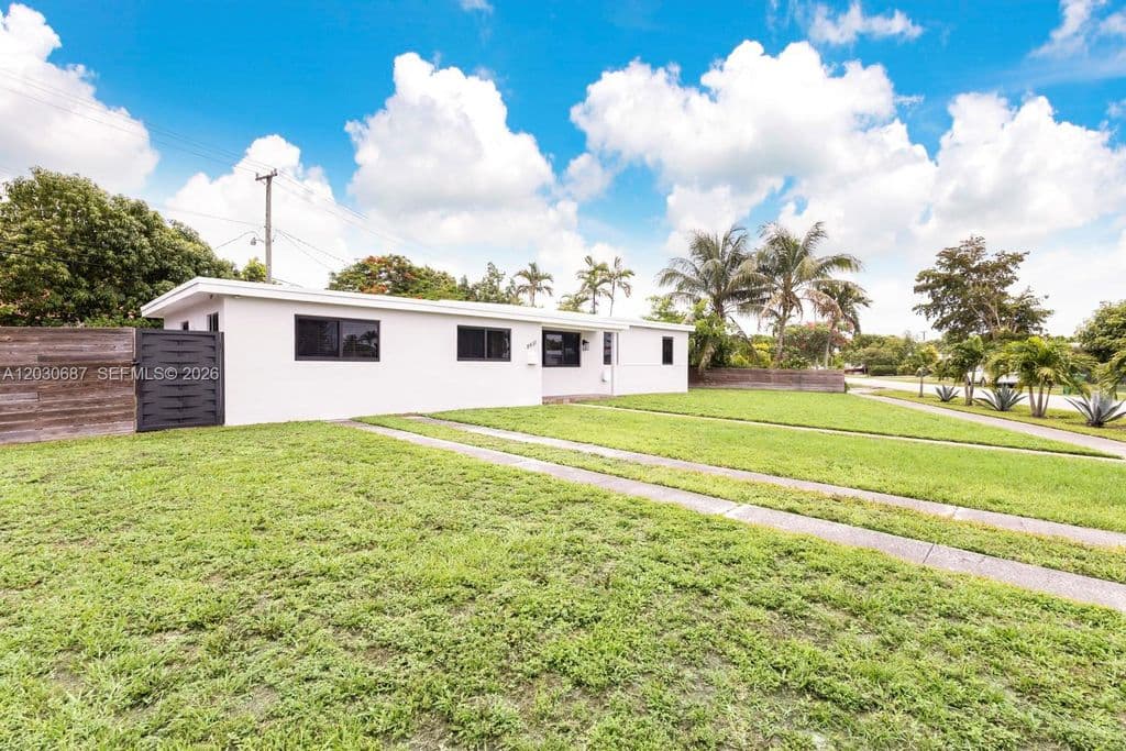 4-bedroom Single-Family Home — 11431 SW 40th Ter