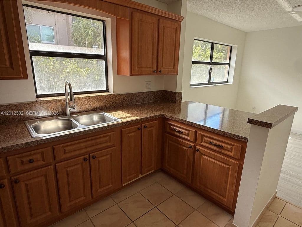 3-bedroom Condo — 6850 NW 173rd Dr APT 109