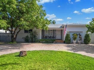 4+1 Müstakil ev — 5810 SW 22nd St, Miami, 33155