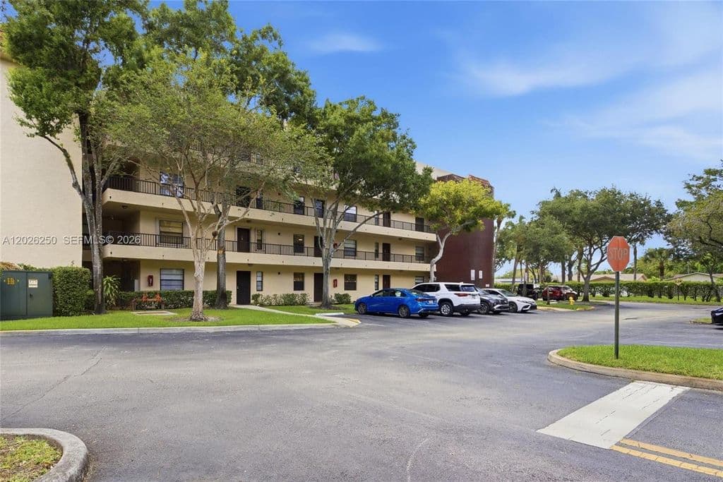 2+1 Condo — 10451 W Broward Blvd APT 209