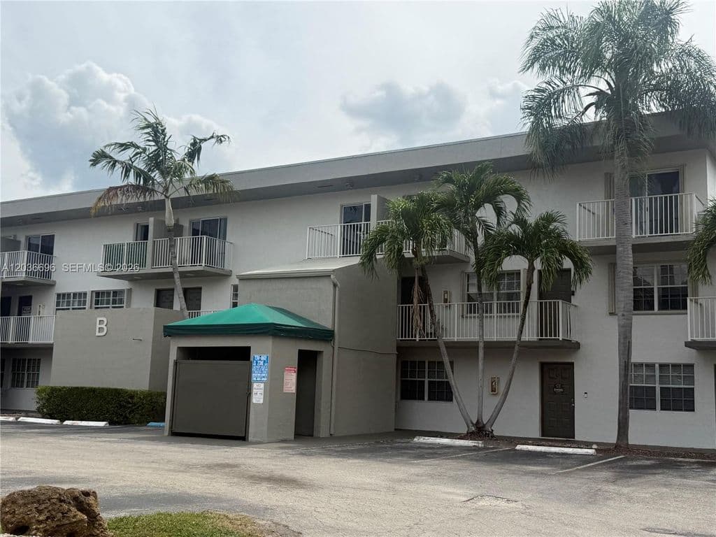 2+1 Condo — 7510 SW 152nd Ave APT B202