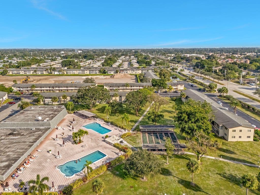 2-bedroom Condo — 601 NW 78th Terrace #203