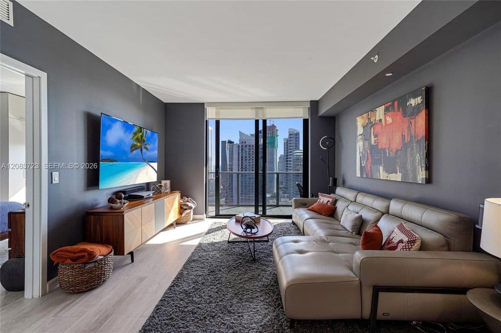 1+1 Condo — 45 SW 9th St APT 3405