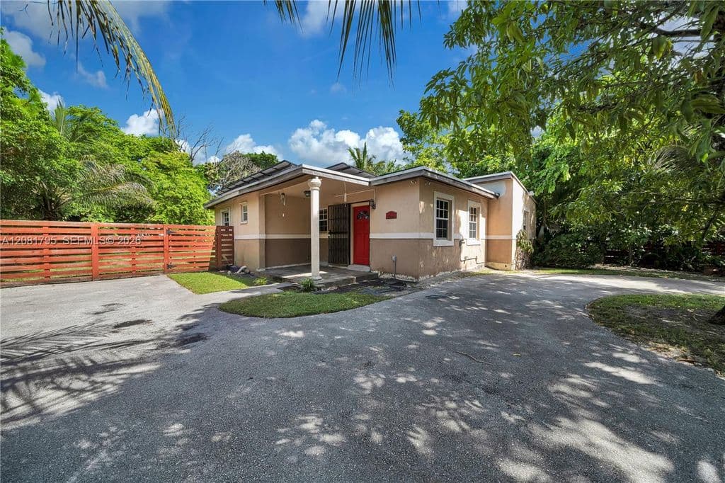 3+1 Müstakil ev — 6401 SW 63rd Ct