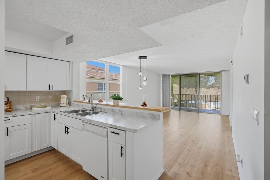2+1 Condo — 8296 NW 24th Street #8296