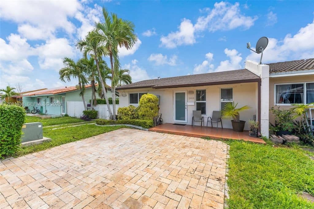 3-bedroom Property — 2018 SW 103rd Ct