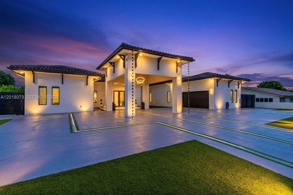5+1 Müstakil ev — 320 SW 125th Ave