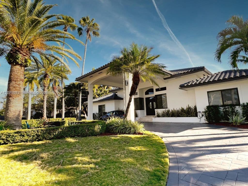 4-bedroom Single-Family Home — 17615 SW 80th Ct
