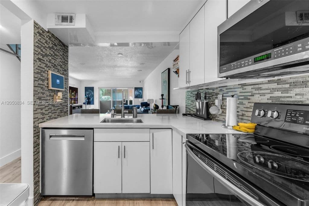 2-bedroom Condo — 9958 SW 88th St #522-5