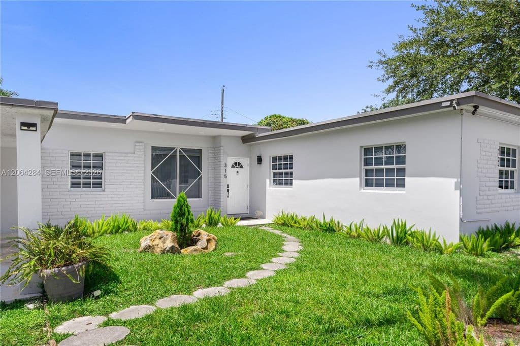 3+1 Müstakil ev — 315 NW 106th St