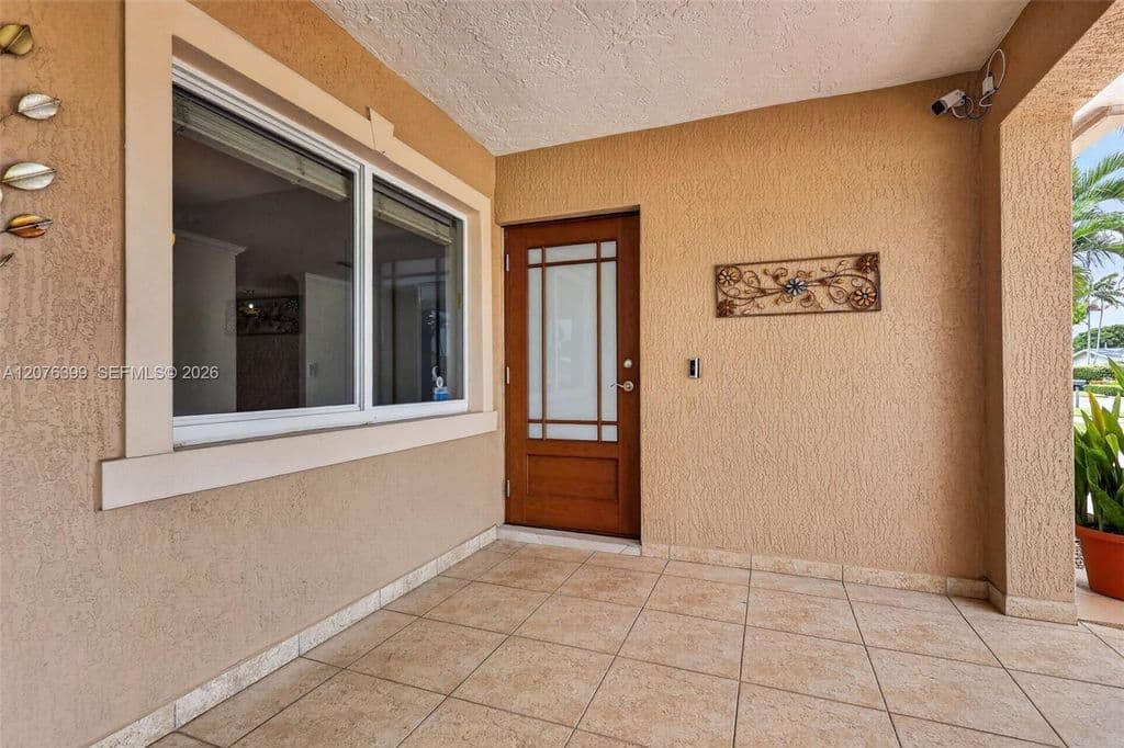 4+1 Müstakil ev — 8936 SW 11th St